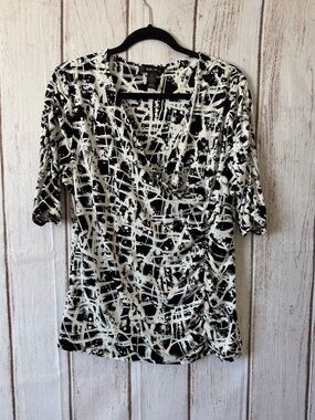 Style & Co. Black and White Abstract Print Surplice Ruched
Top Size XL